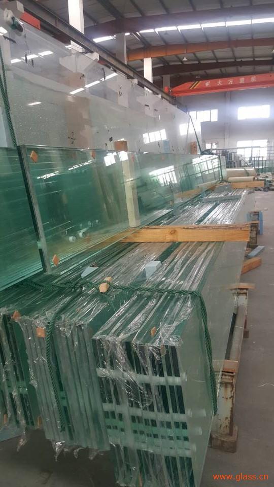 浙江鲸王玻璃 为客户提供超大版玻璃加工